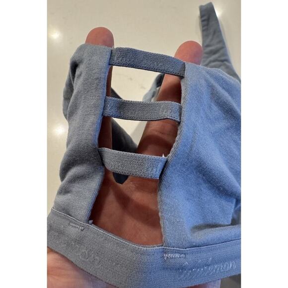 Lululemon Women’s Light Baby Blue Cut Front Side Bralette Wireless - Picture 3 of 4